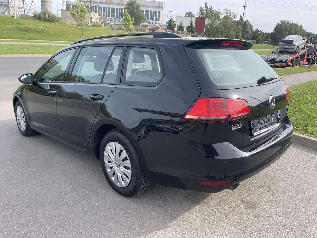 Volkswagen Golf - 10