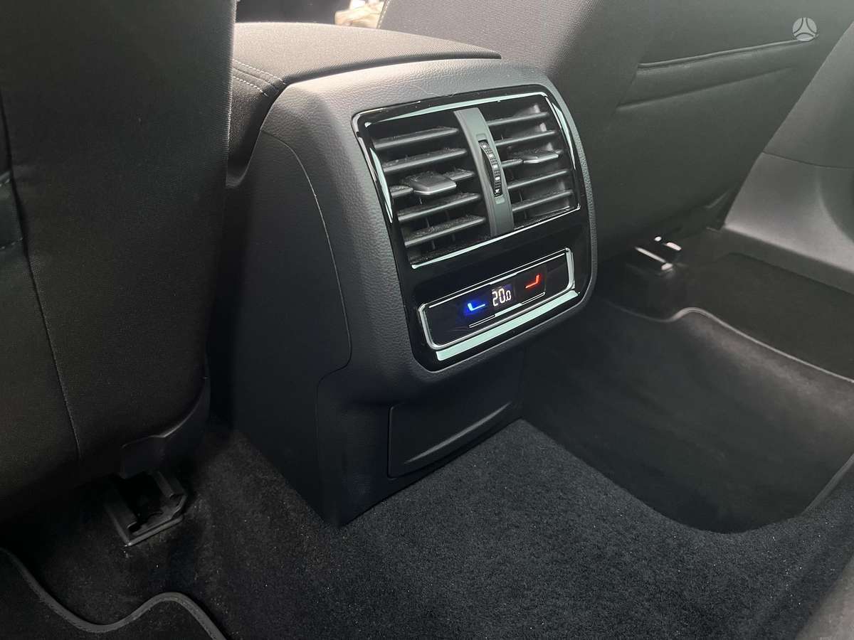 Volkswagen Passat - 12