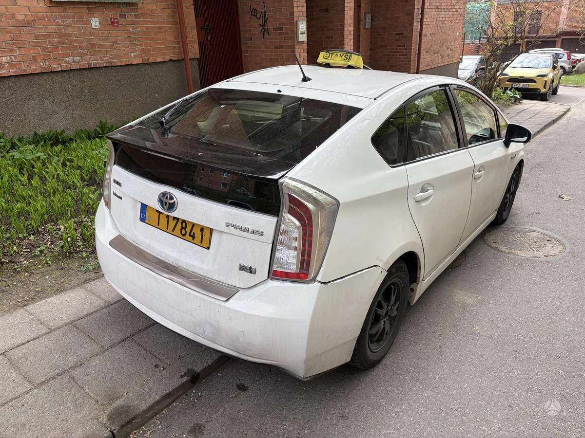 Toyota Prius - 3