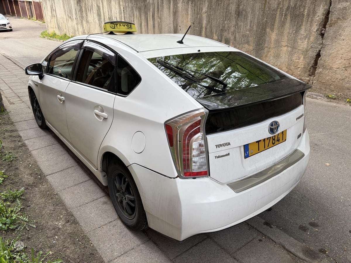 Toyota Prius - 4
