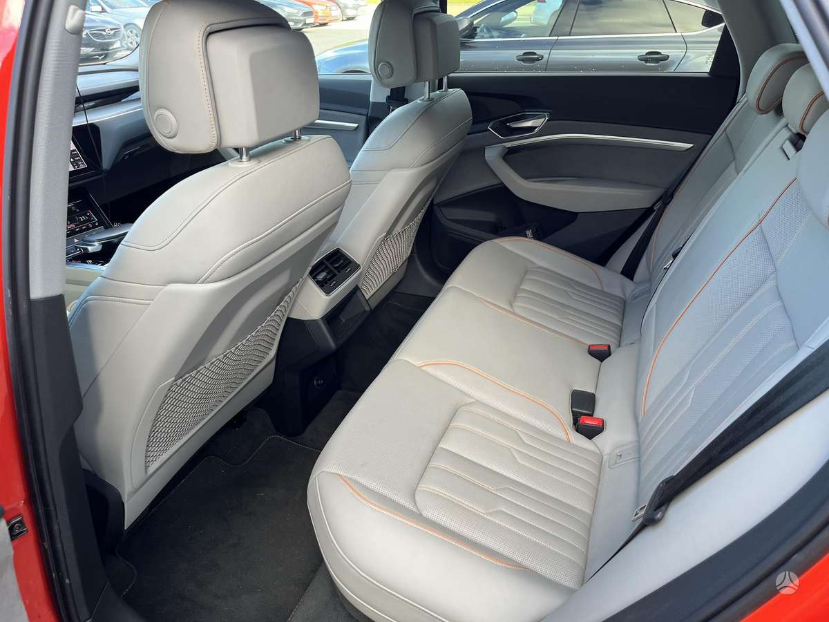 Audi e-tron, 95 кВт·ч, Внедорожник / Кроссовер