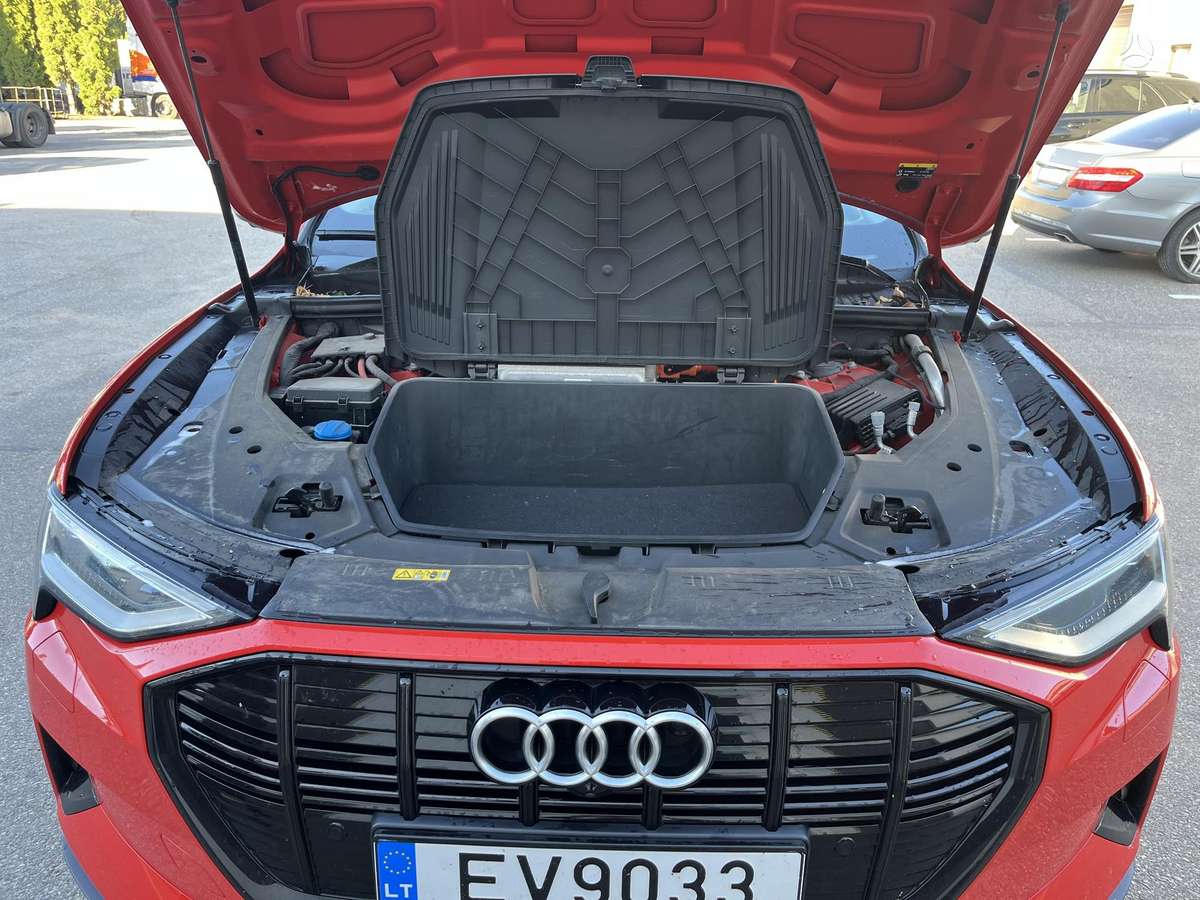 Audi e-tron, 95 kWh, off-road / crossover