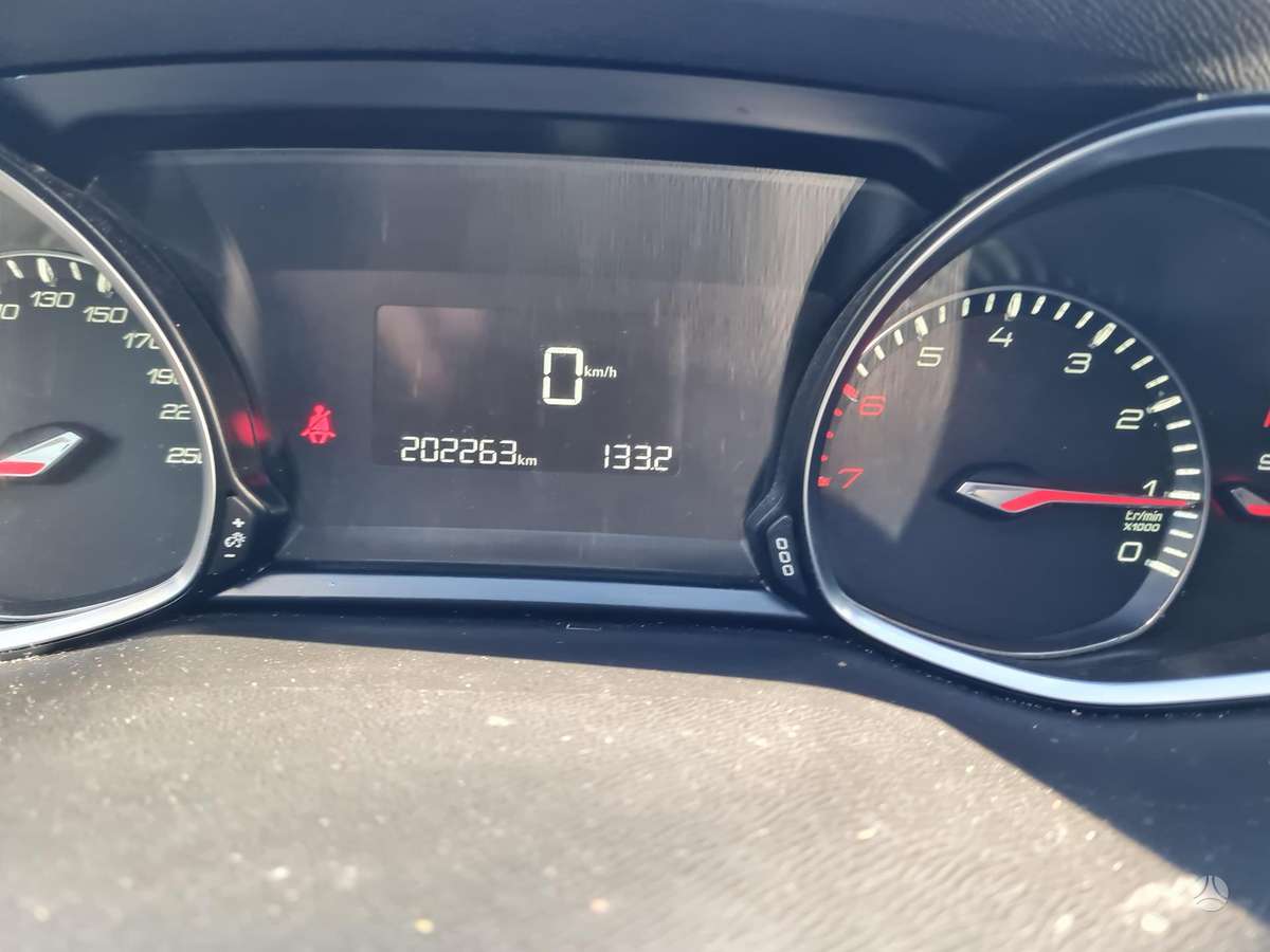 Peugeot 308 - 8