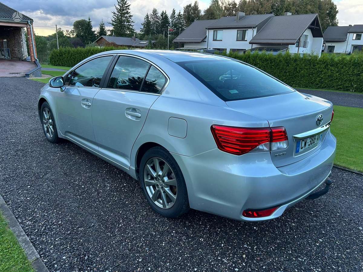 Toyota Avensis - 8