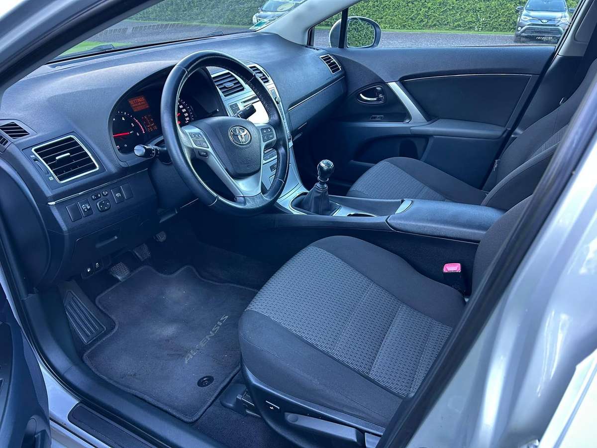 Toyota Avensis - 12