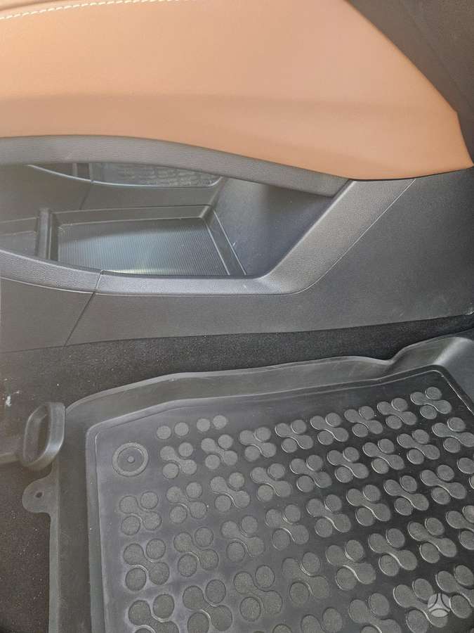 Škoda Enyaq - 7