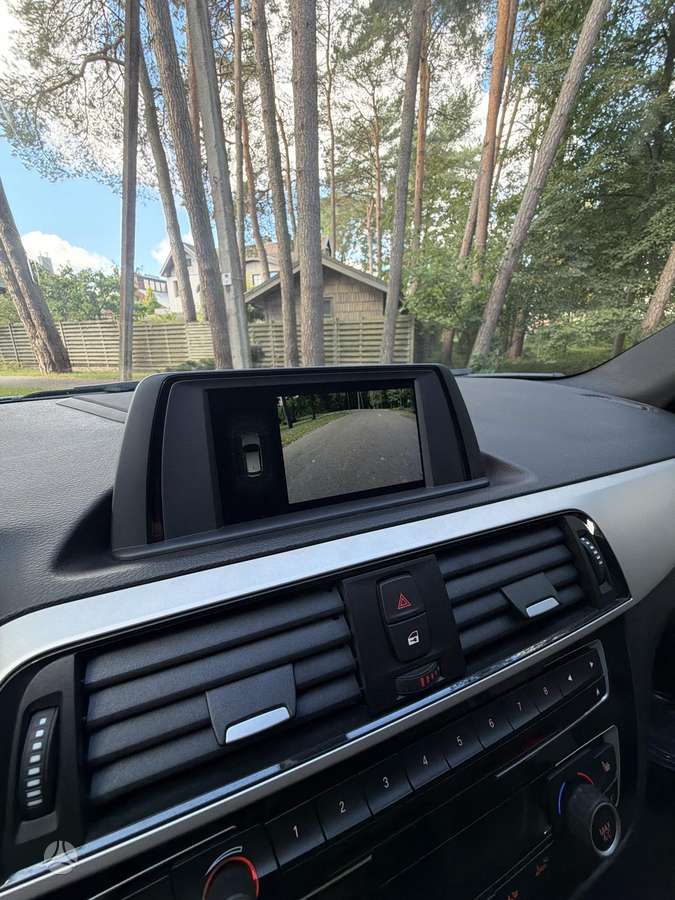 BMW 118, 1.5 l., Седан