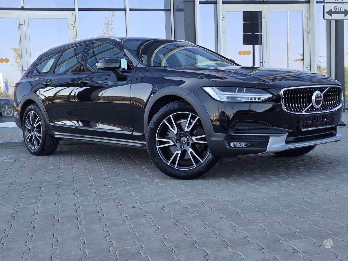 Volvo V90 Cross Country - 1