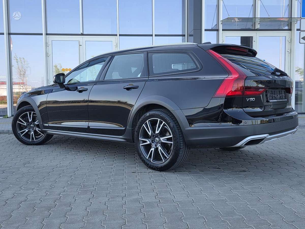 Volvo V90 Cross Country - 5
