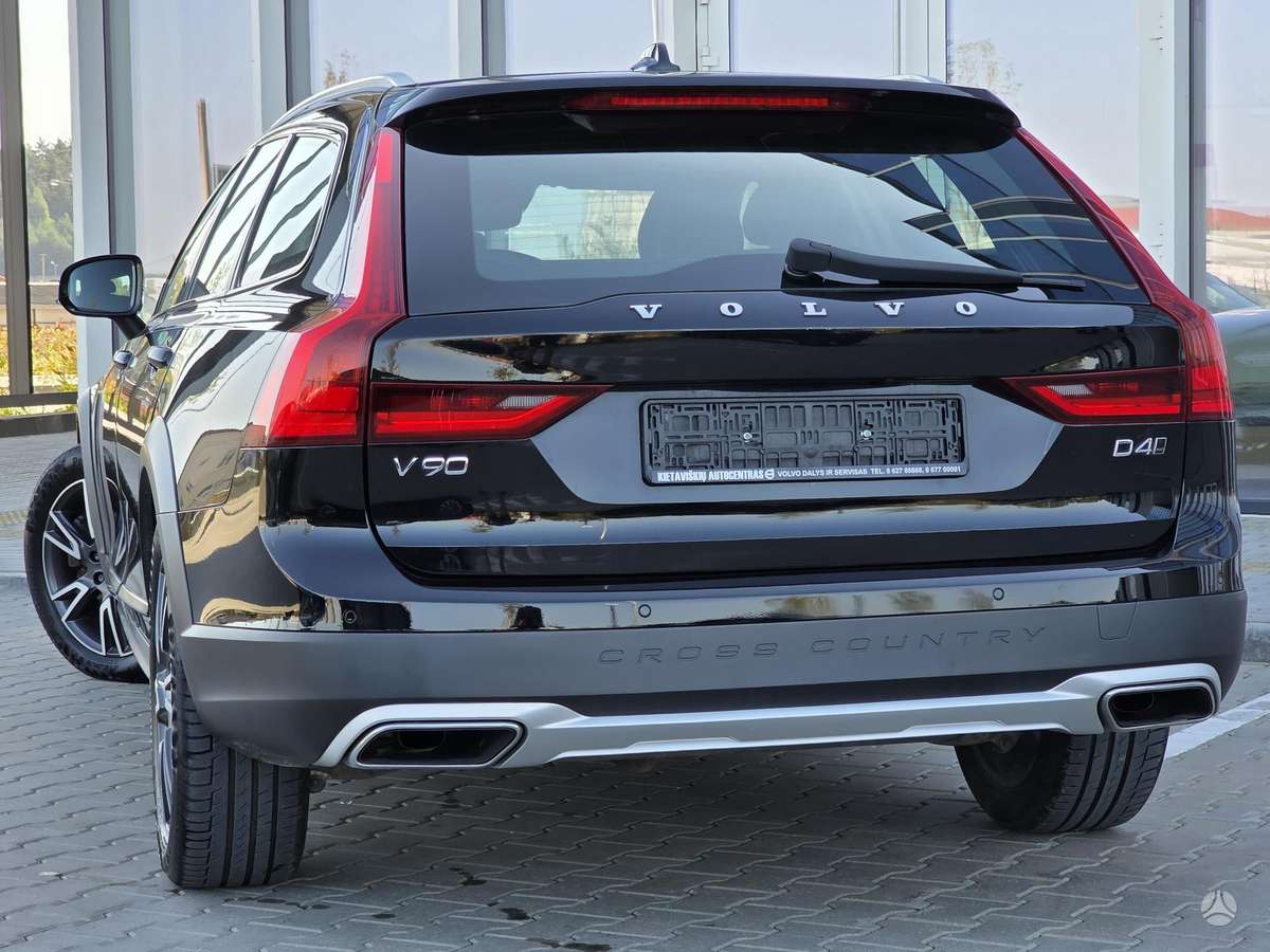 Volvo V90 Cross Country - 6