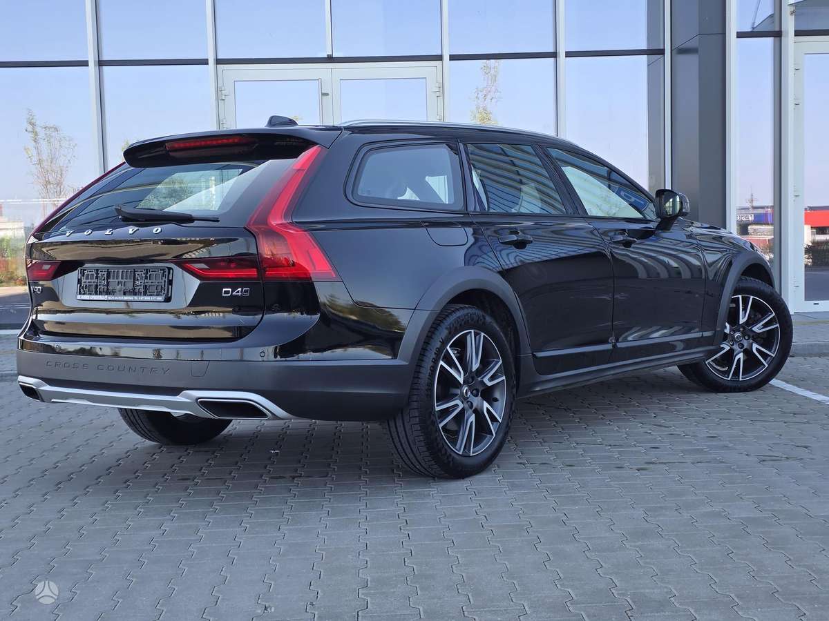 Volvo V90 Cross Country - 7