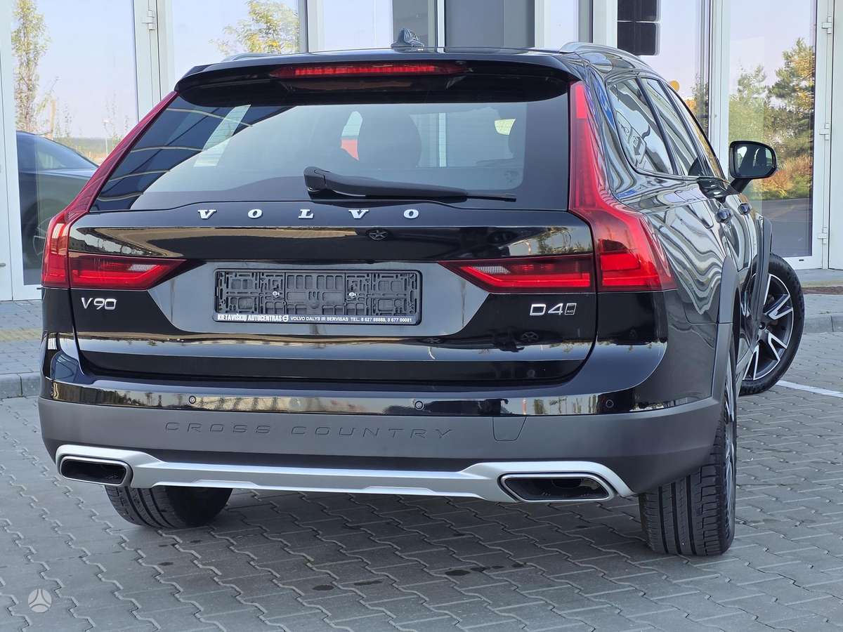 Volvo V90 Cross Country - 8