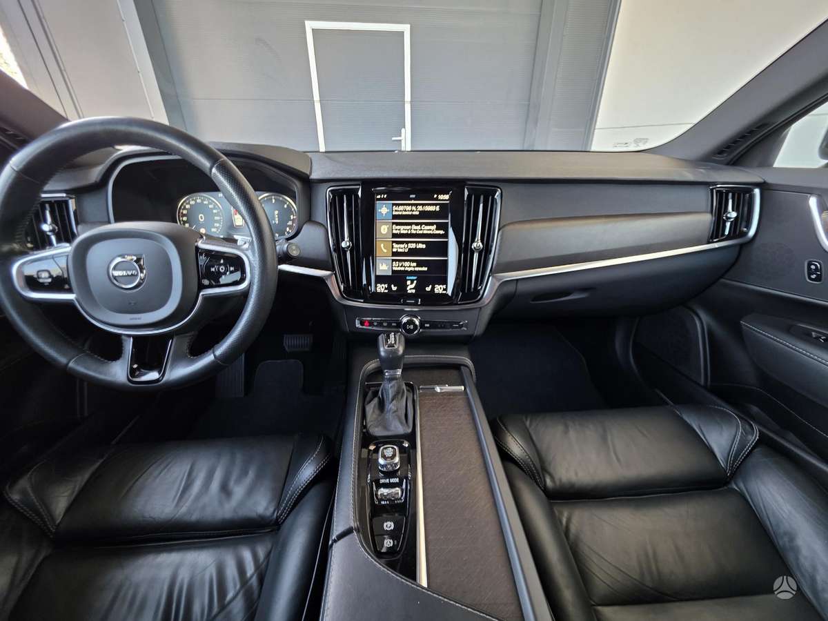 Volvo V90 Cross Country - 10