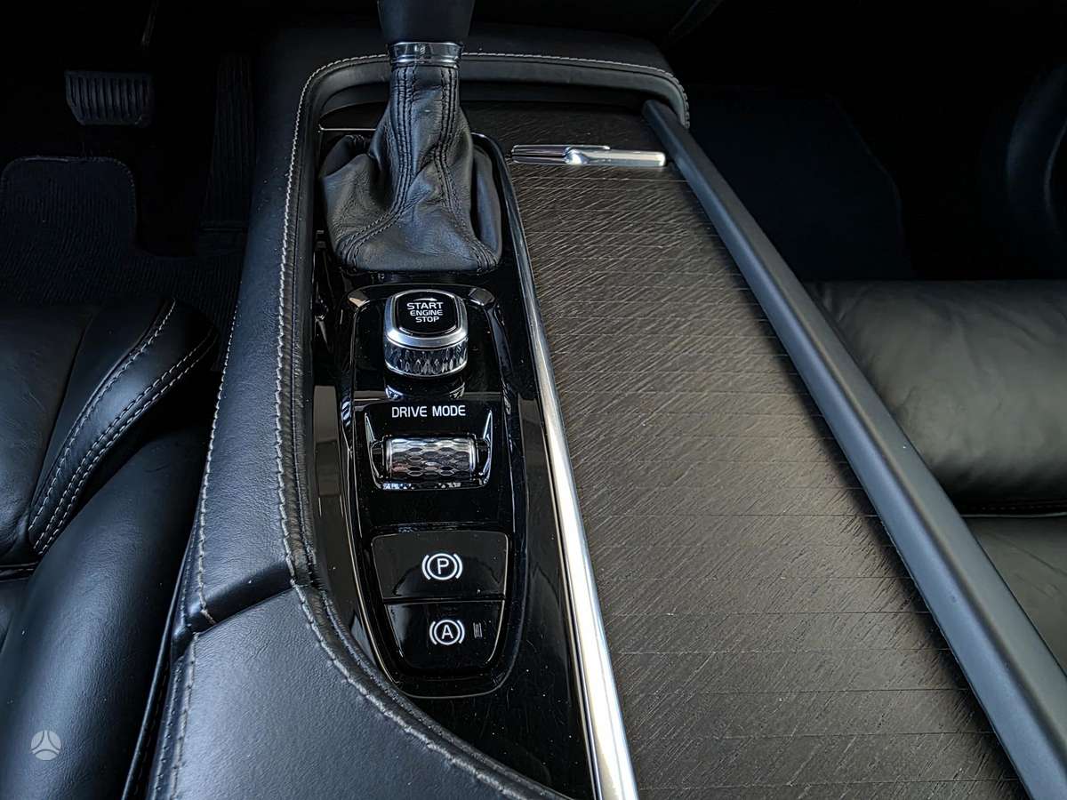 Volvo V90 Cross Country - 12