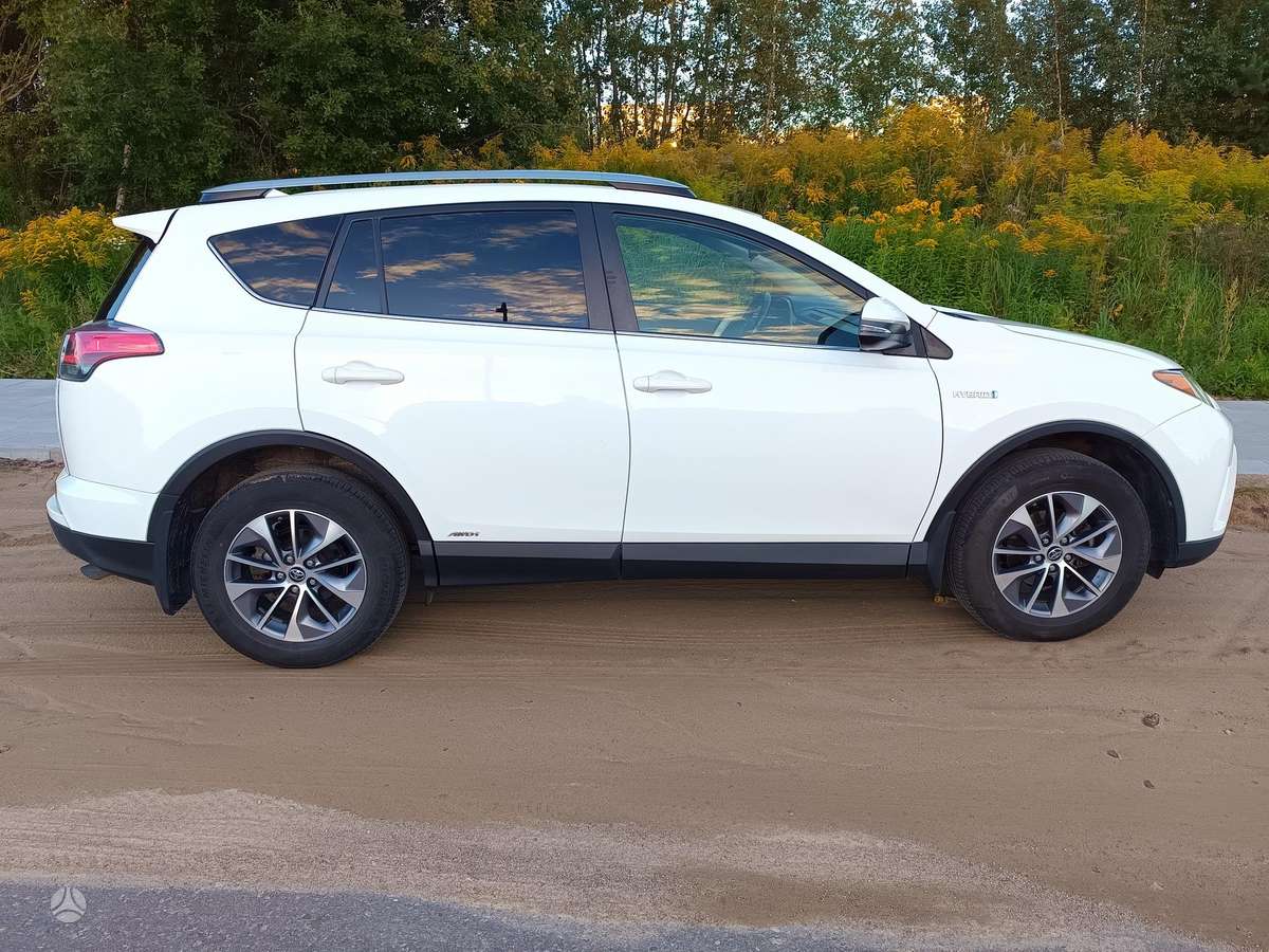 Toyota RAV4 - 8