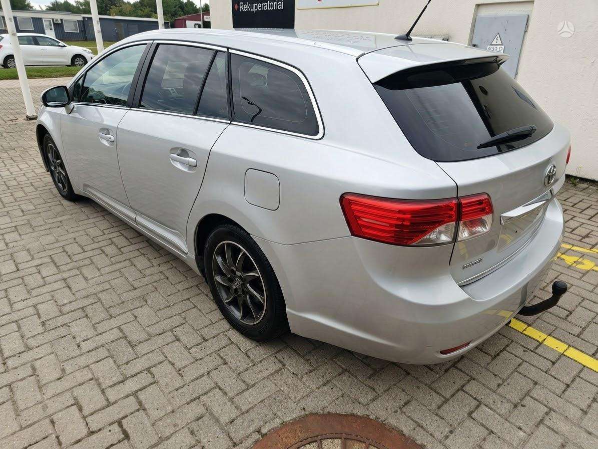 Toyota Avensis - 4