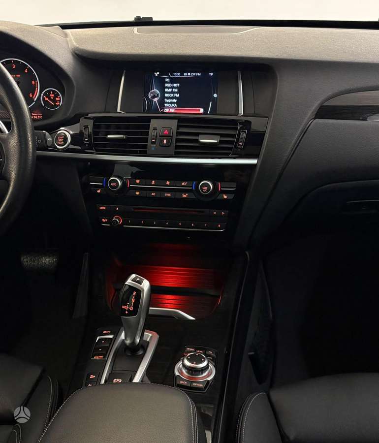 BMW X3, 2.0 l., off-road / crossover