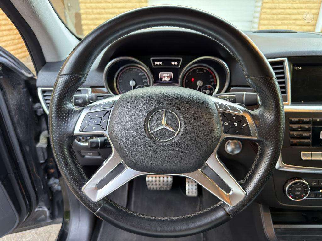 Mercedes-Benz ML350 - 11