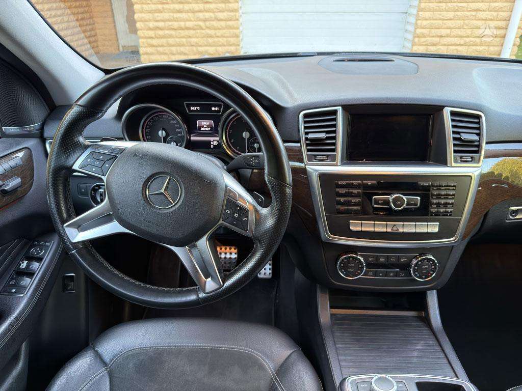 Mercedes-Benz ML350 - 10