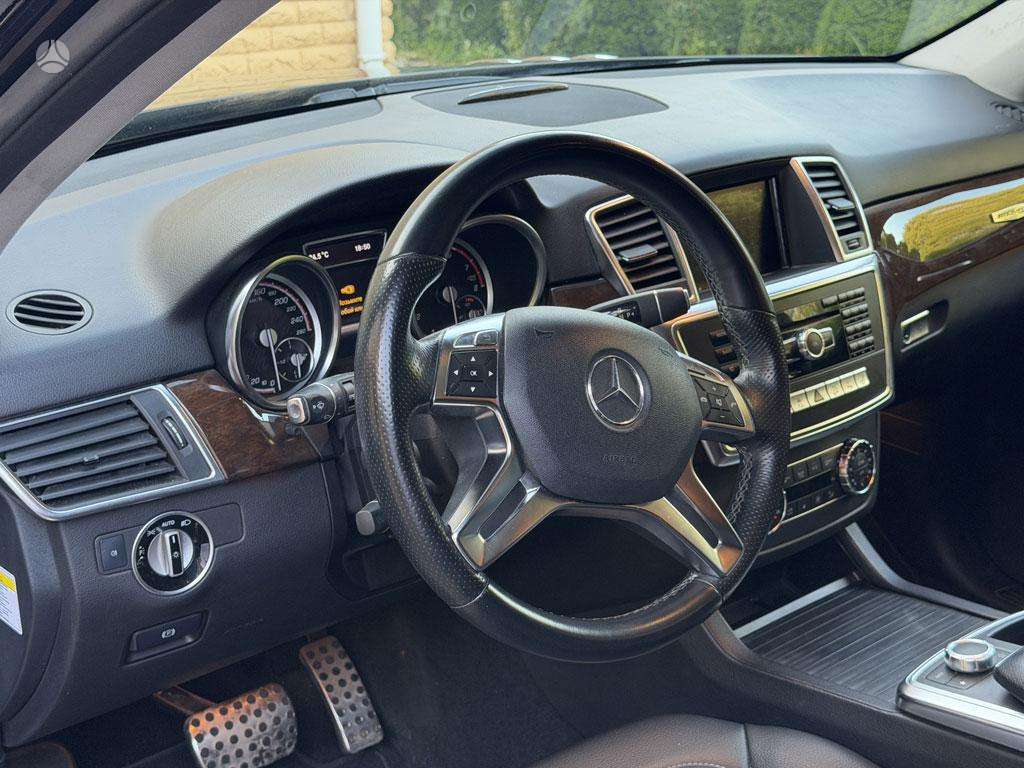 Mercedes-Benz ML350 - 9
