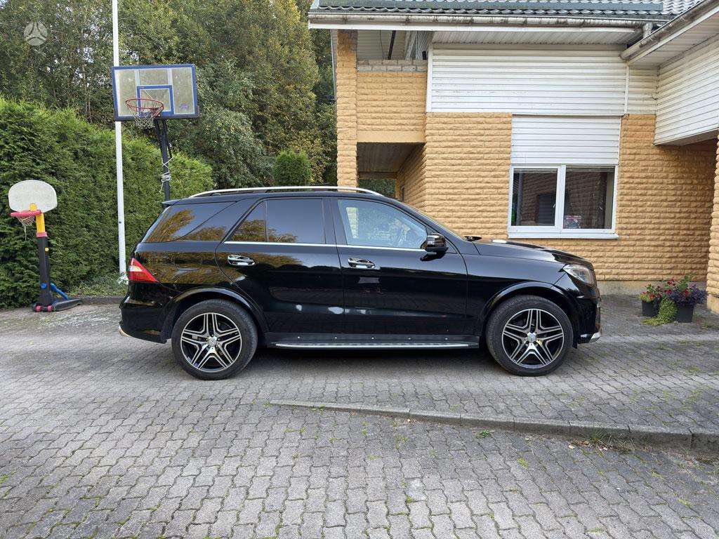 Mercedes-Benz ML350 - 4