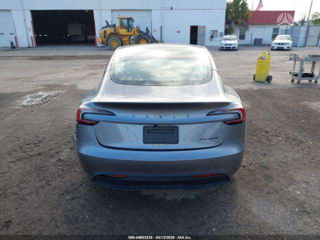 Tesla Model 3 - 6