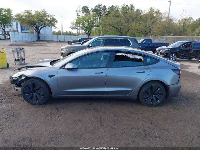 Tesla Model 3 - 8