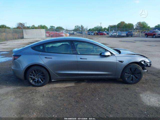 Tesla Model 3 - 9