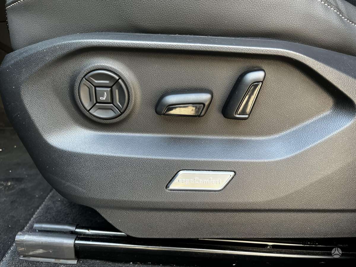 Volkswagen Touareg - 12