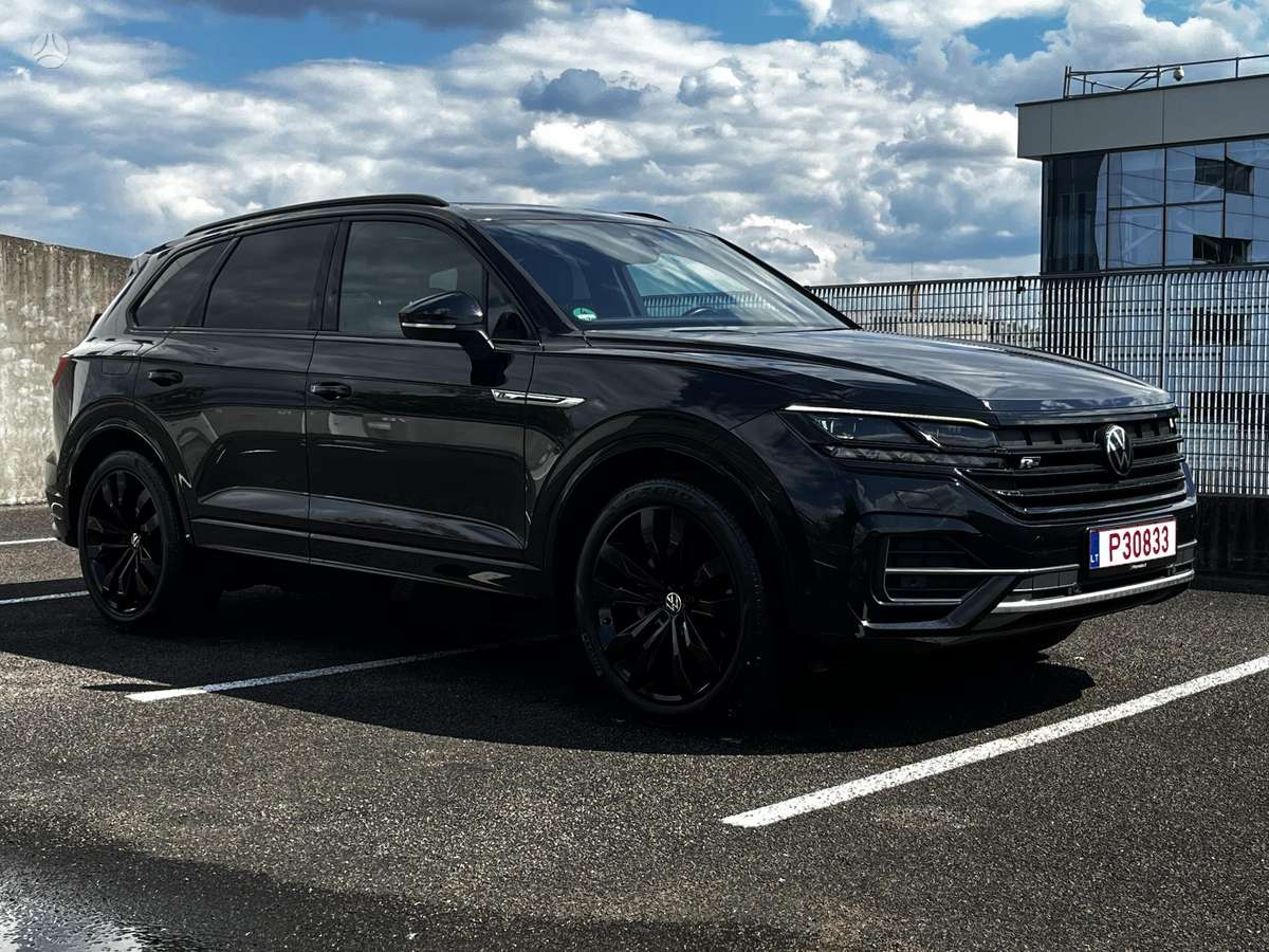 Volkswagen Touareg - 1