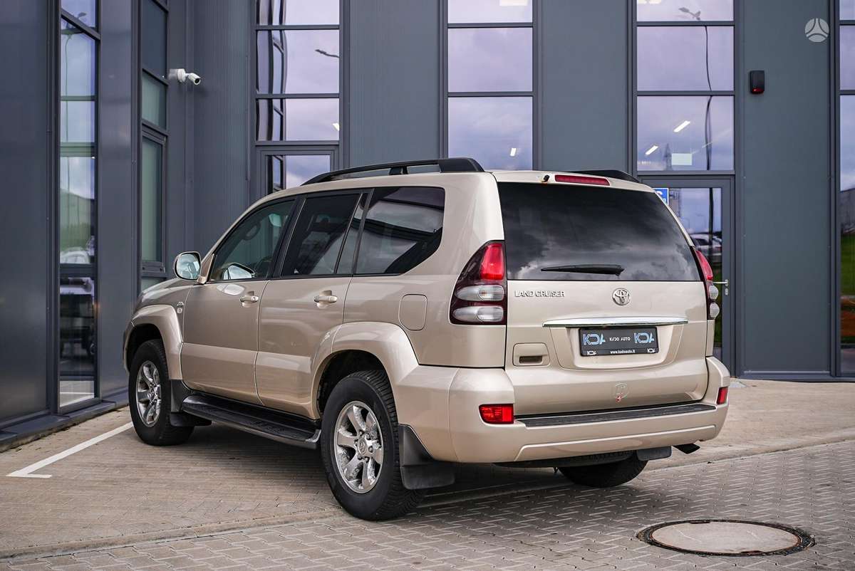 Toyota Land Cruiser - 4