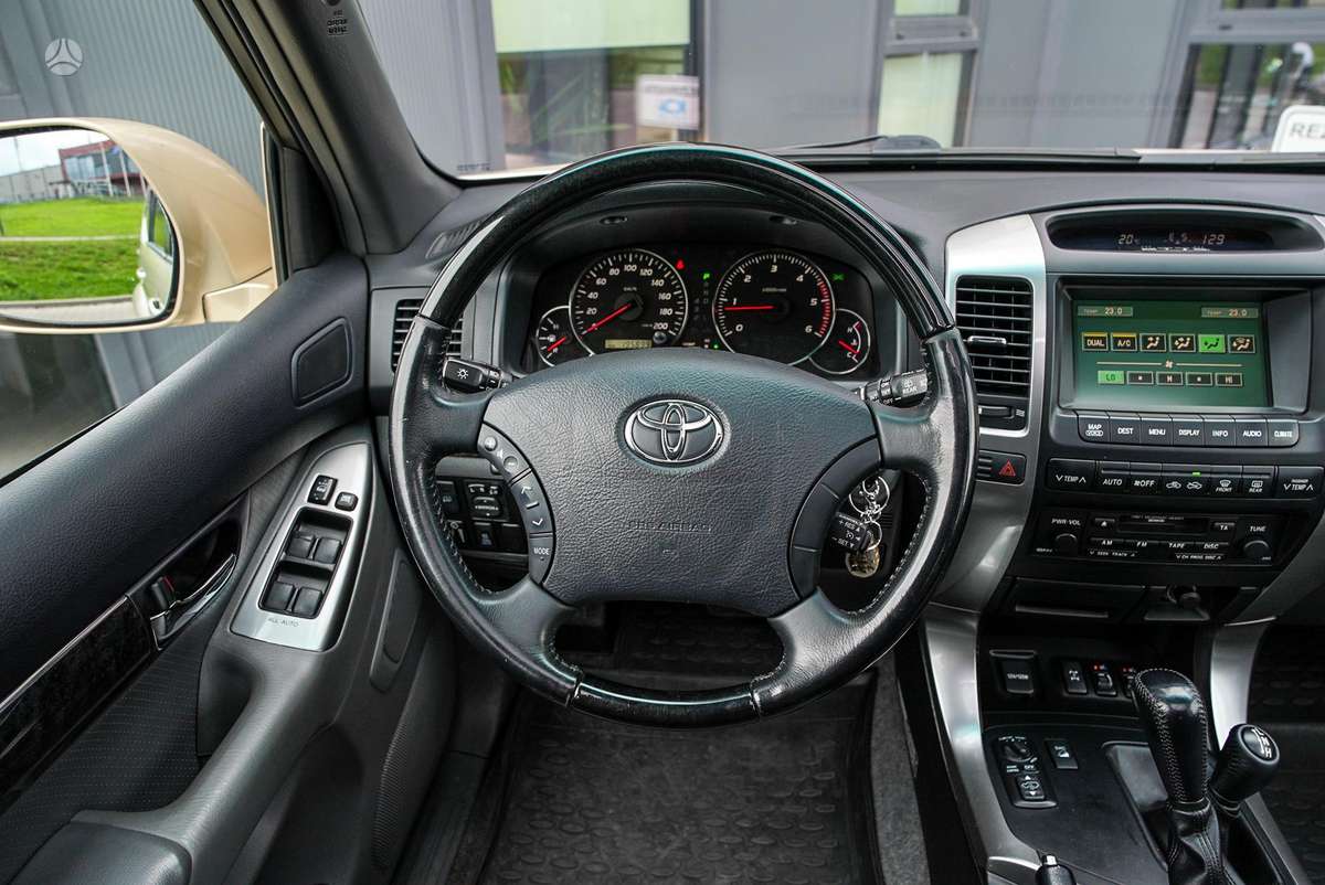 Toyota Land Cruiser - 10