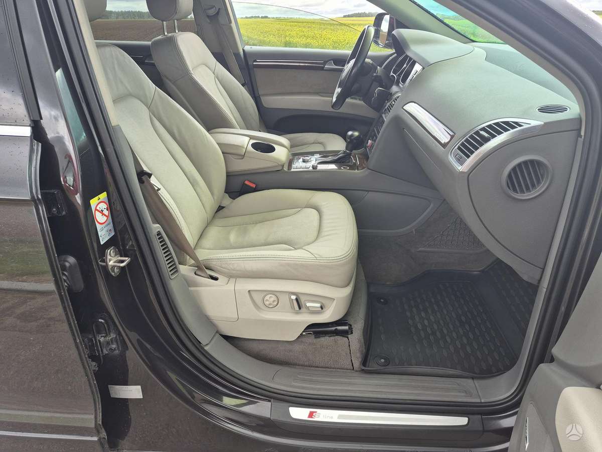 Audi Q7, 4.2 l., off-road / crossover