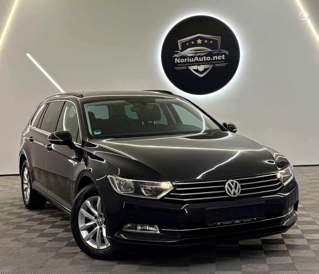 Volkswagen Passat - 1