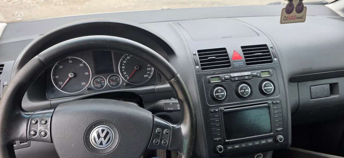 Volkswagen Touran - 1