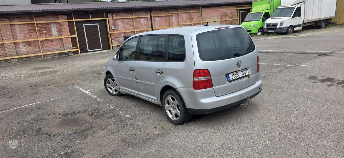 Volkswagen Touran - 5