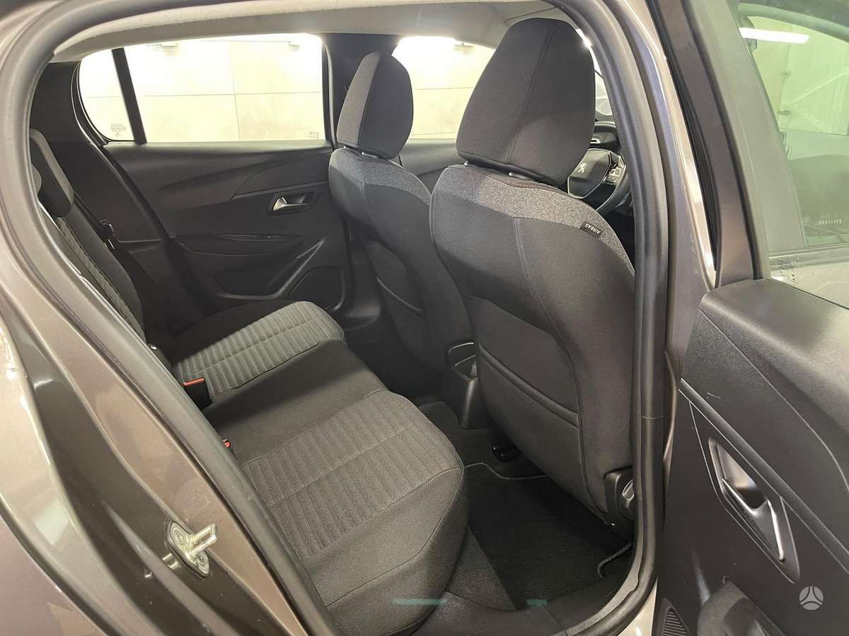 Peugeot 208, 1.2 l., hatchback