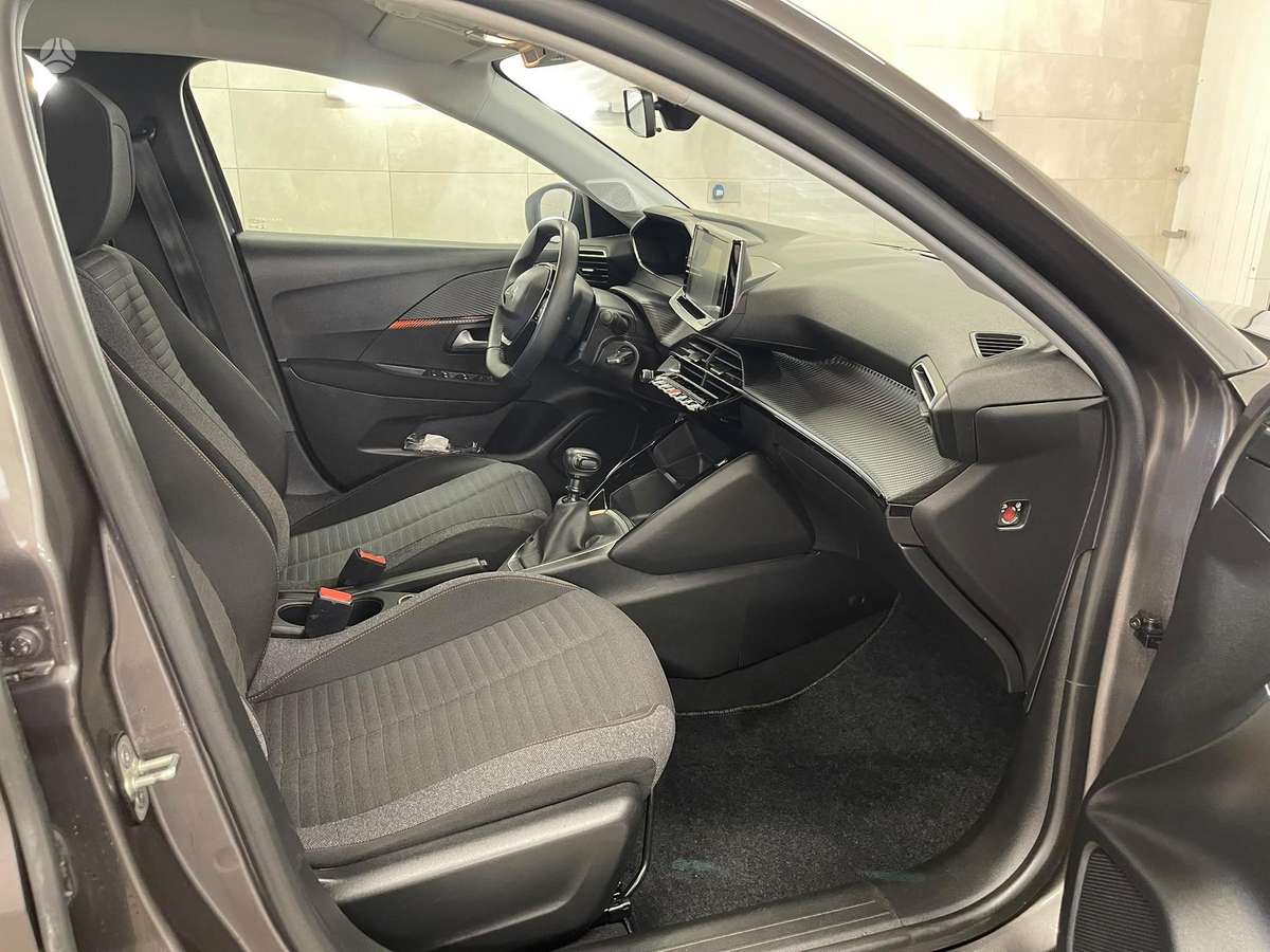 Peugeot 208, 1.2 l., hatchback