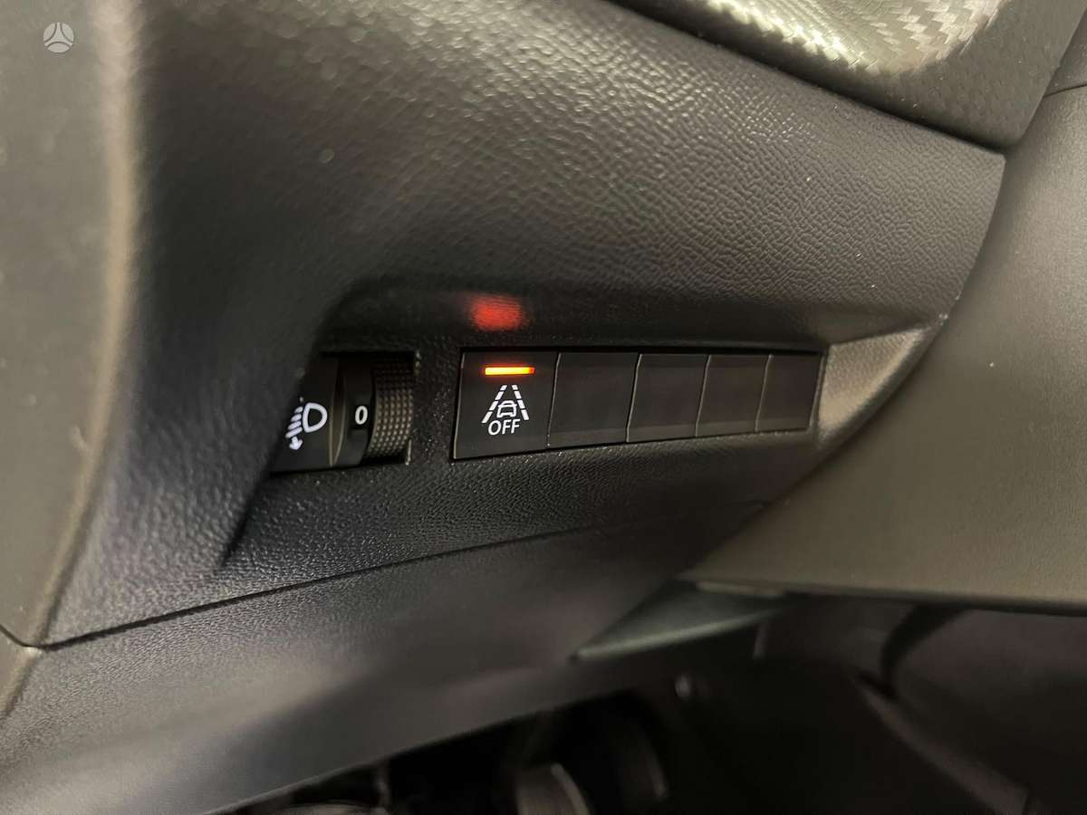 Peugeot 208, 1.2 l., hatchback