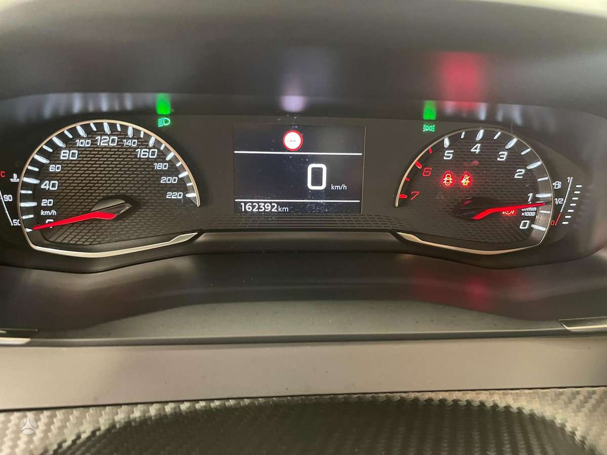 Peugeot 208, 1.2 l., hatchback
