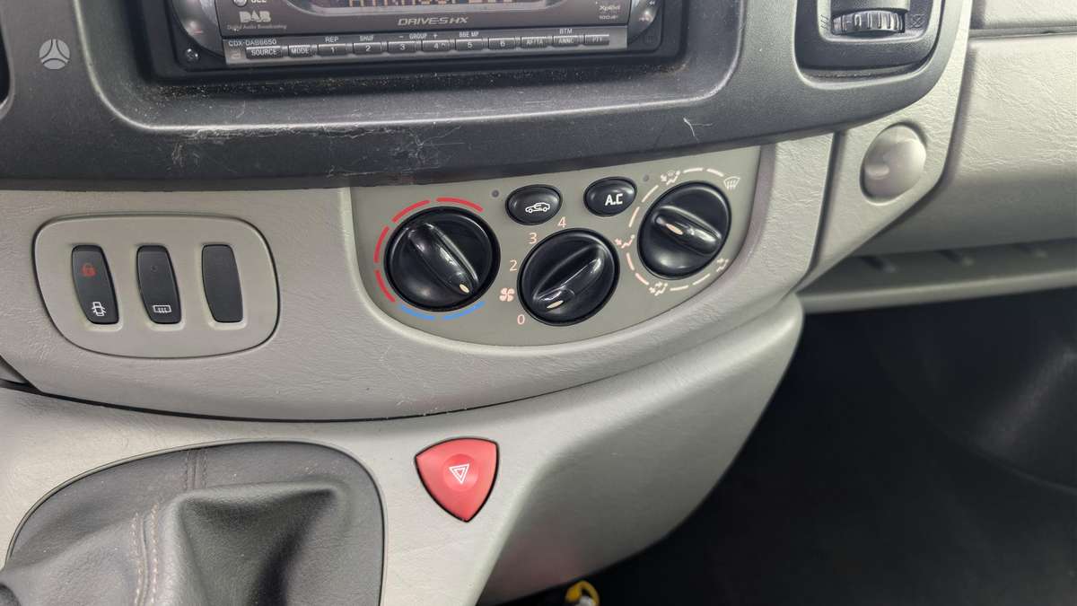Renault Trafic - 10