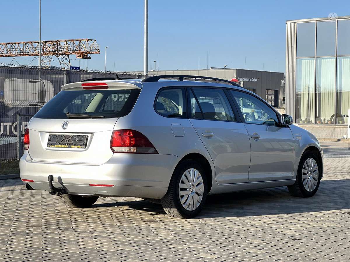 Volkswagen Golf - 6