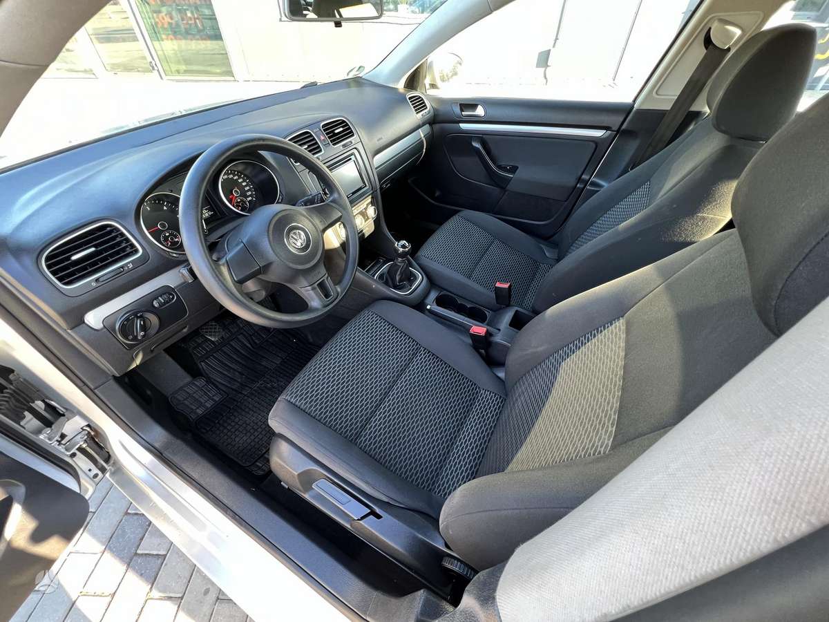 Volkswagen Golf - 9
