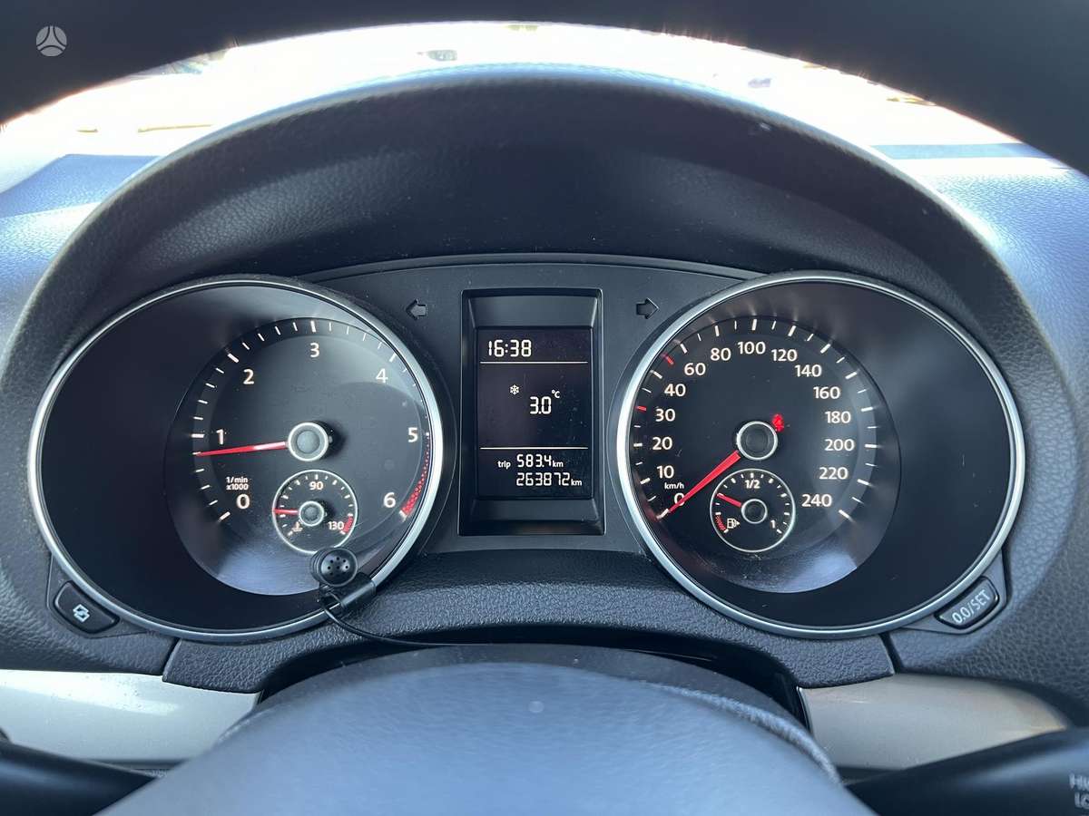 Volkswagen Golf - 10