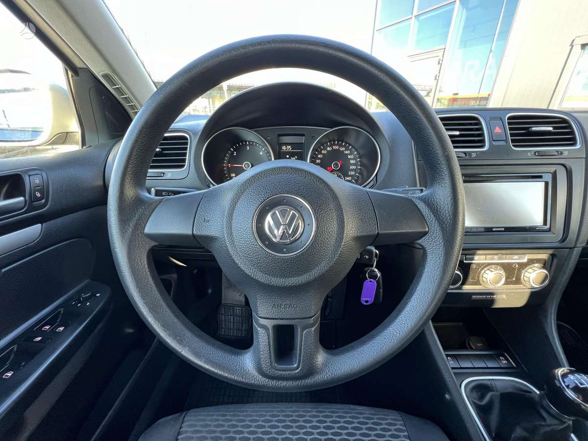Volkswagen Golf - 11