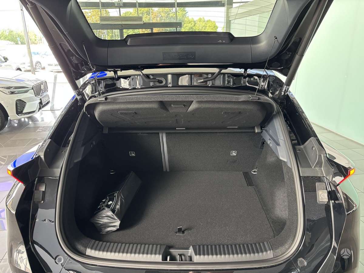 Lynk & Co 02, 66 kWh, hatchback