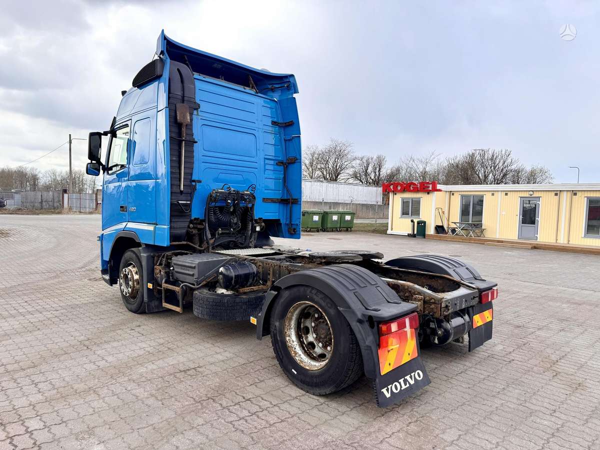Volvo FH420, double sleeper