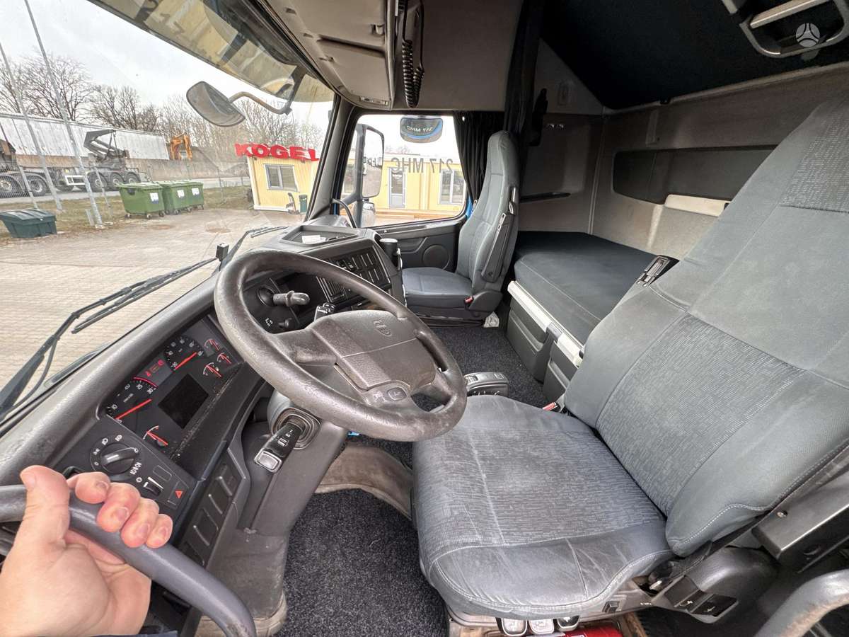 Volvo FH420, double sleeper