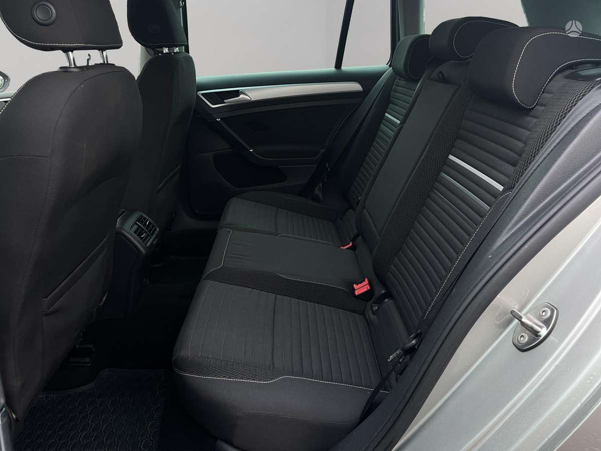 Volkswagen Golf - 9