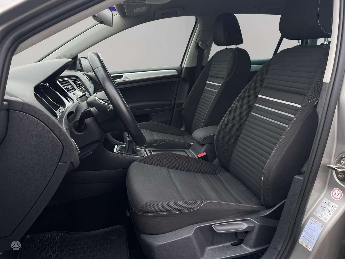 Volkswagen Golf - 10